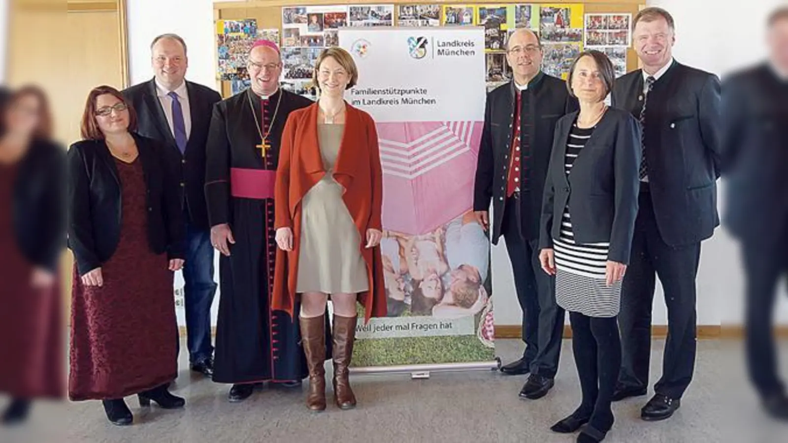 Freuten sich über die Eröffnung: (v. l.) Cornila Gollwitzer, Landrat Christoph Göbel, Weihbischof Rupert Graf zu Stollberg, Christiane Sperber, Pfarrer Rüdiger Karmann, Silvia Rückert vom Erzb. Ordinariat und Brgm. Stefan Schelle.   (Foto: hw)
