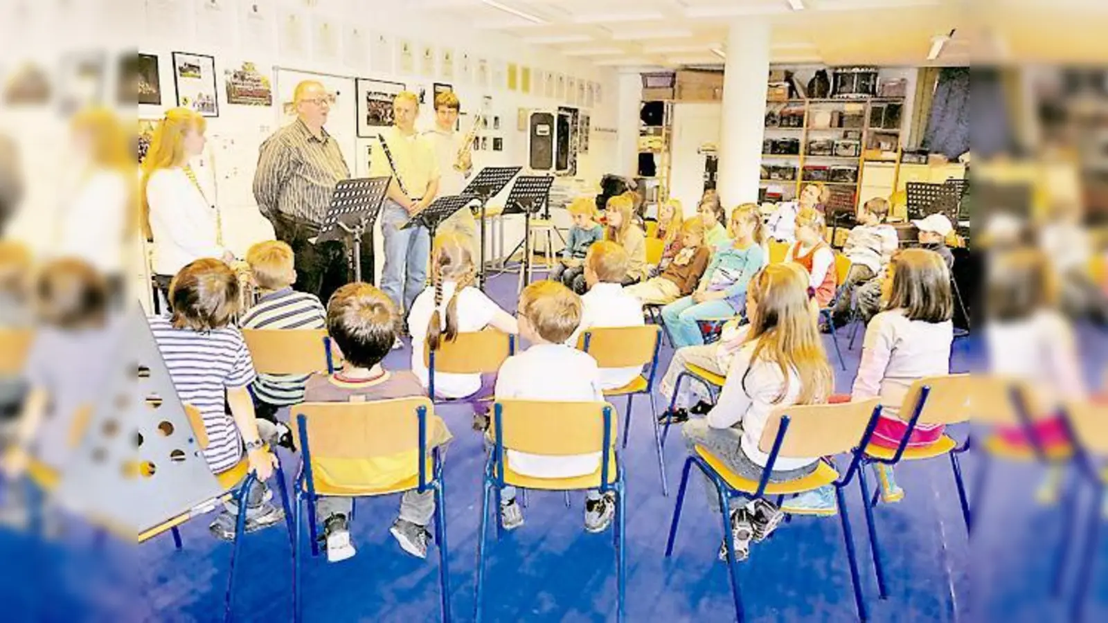 Die Klasse 2b der Volksschule Poing-Süd hatte eine kurzweilige Zeit bei der Musikkapelle Poing.	 (Foto: VA)