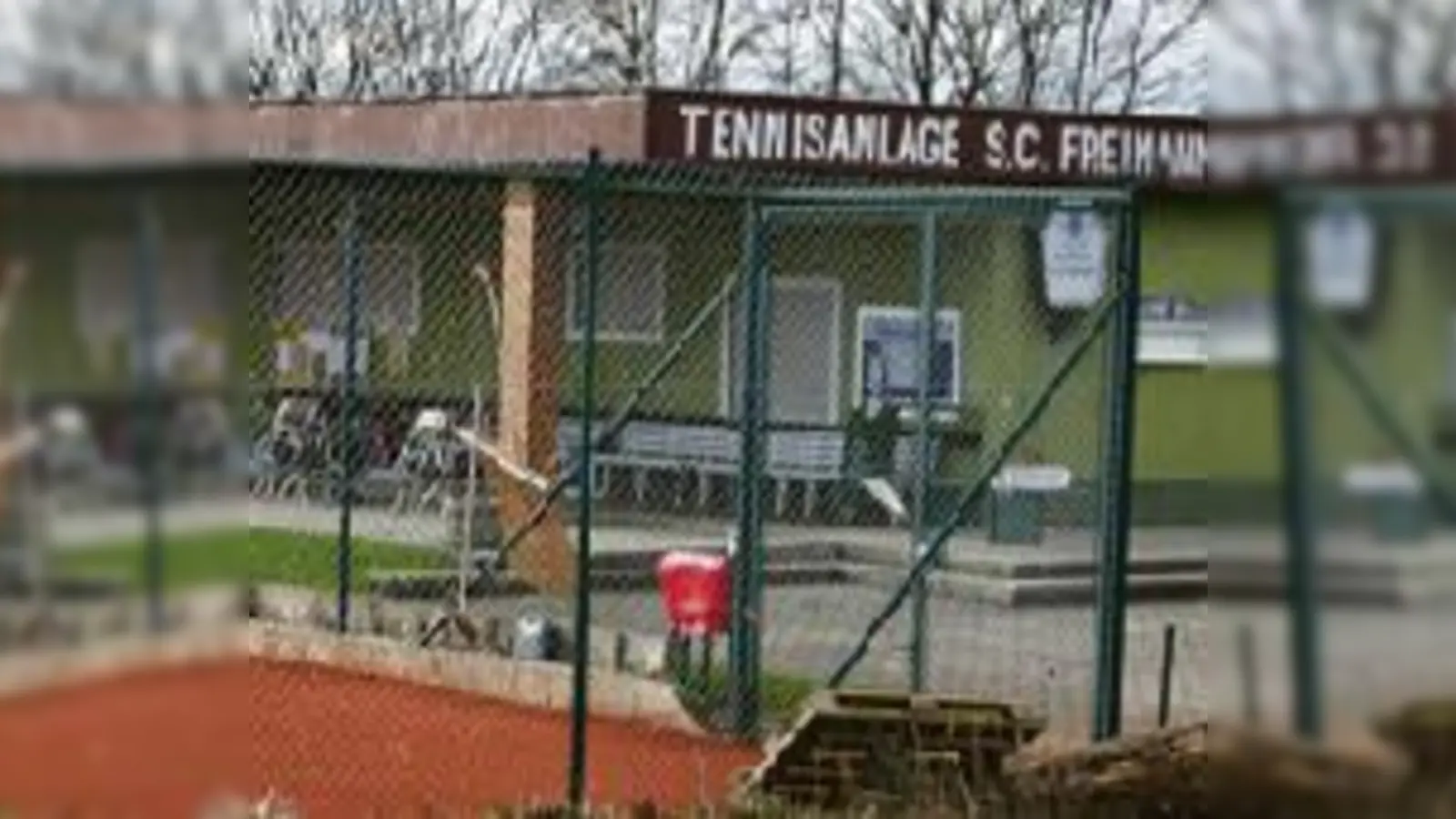 Weg damit! Die Tage des baufälligen Vereinsheims des SC Freimann sind endgültig gezählt, ein neues Domizil ist schon geplant).  (Foto: gf/SCF)