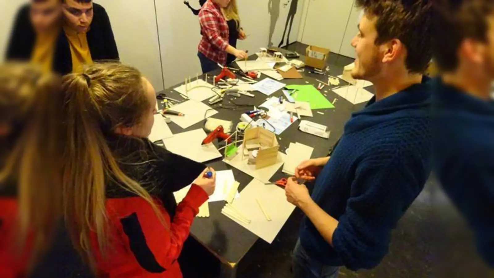 Die Jugendliche brachten jede Menge Ideen beim Planungsworkshop für den neuen Streetball-Platz ein.  (Foto: oh)