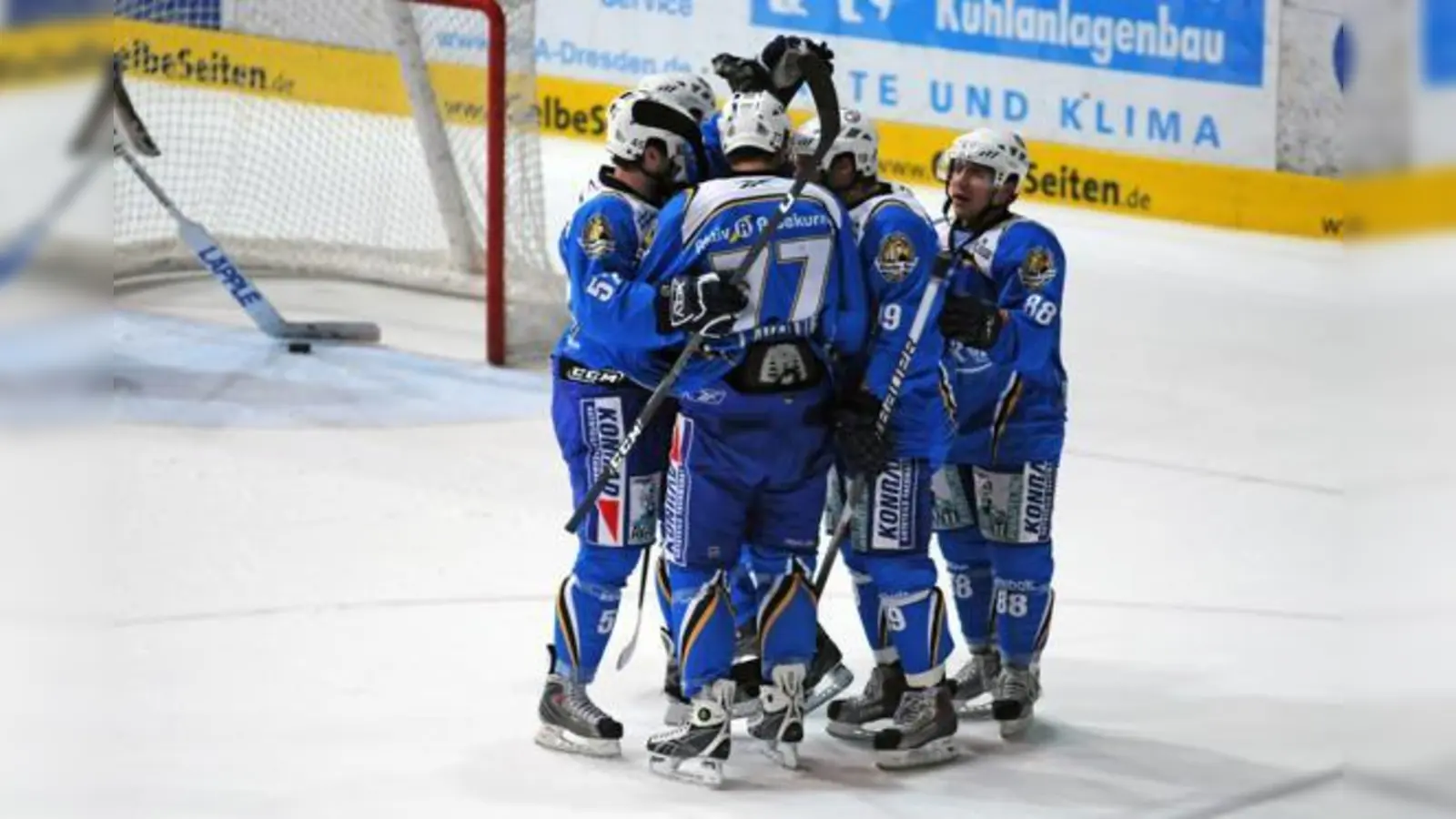 Grund zur Freude hatten die EHC-Spieler zuletzten häufig. Präsident Jürgen Bochanski kann sich die Mannschaft in der DEL vorstellen. 	 (Foto: Heike Feiner)