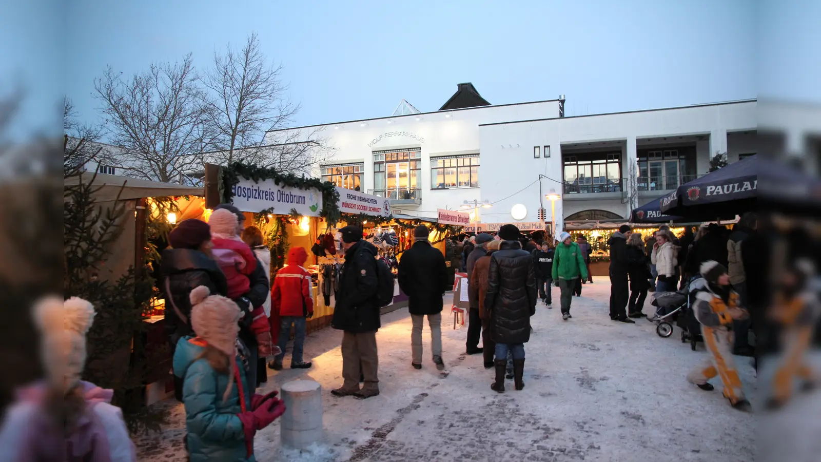 Zum 44. Mal findet bereits der Ottobrunner Christkindlmarkt statt. Am 2. Adventswochenende wird in der Ortsmitte gefeiert. (Foto: VA)