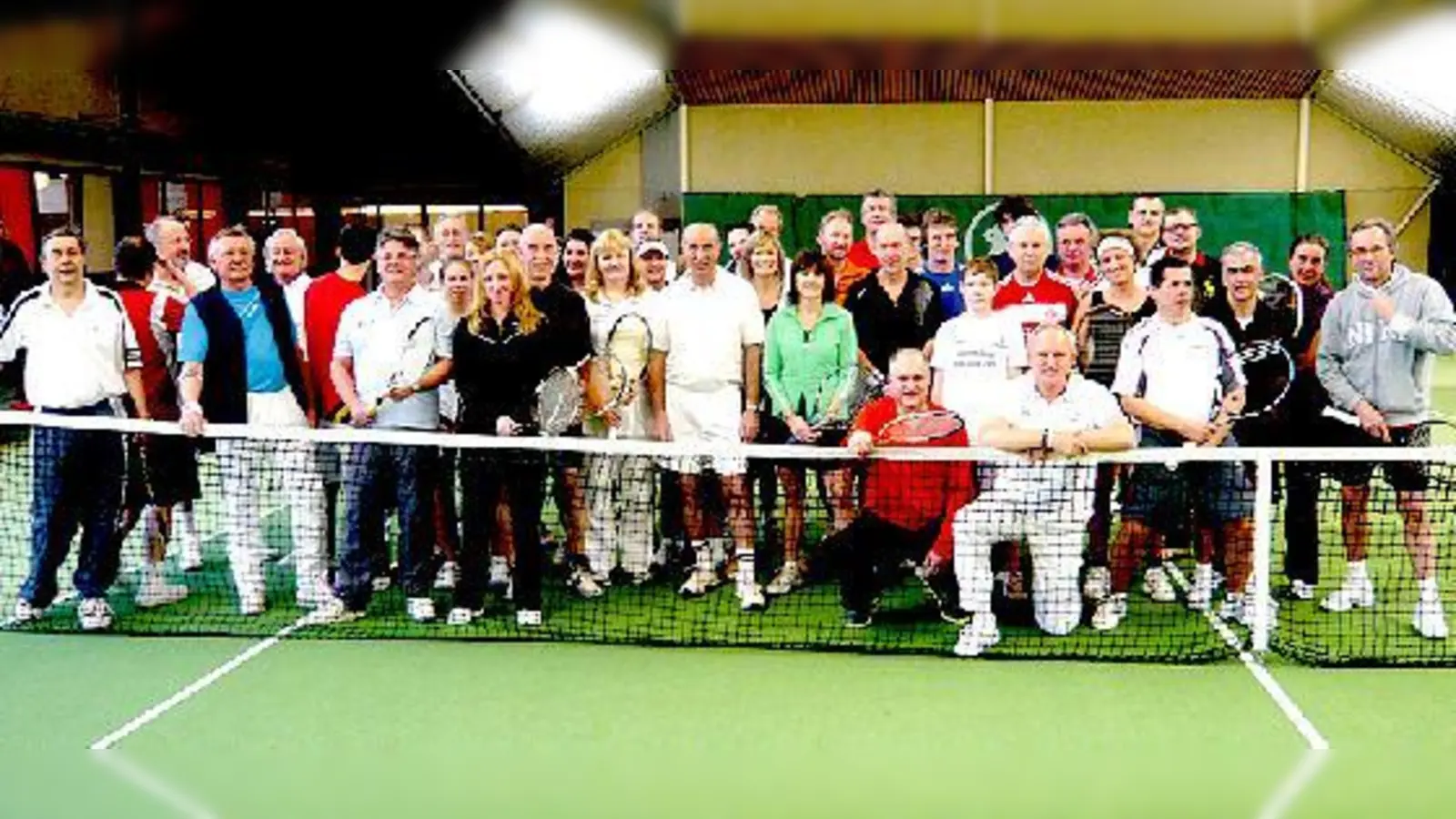 Mit viel Spaß am Sport auch noch Gutes tun: Der TC Weiß-Blau nach dem erfolgreichen Team-Cup.	 (Foto: Privat)