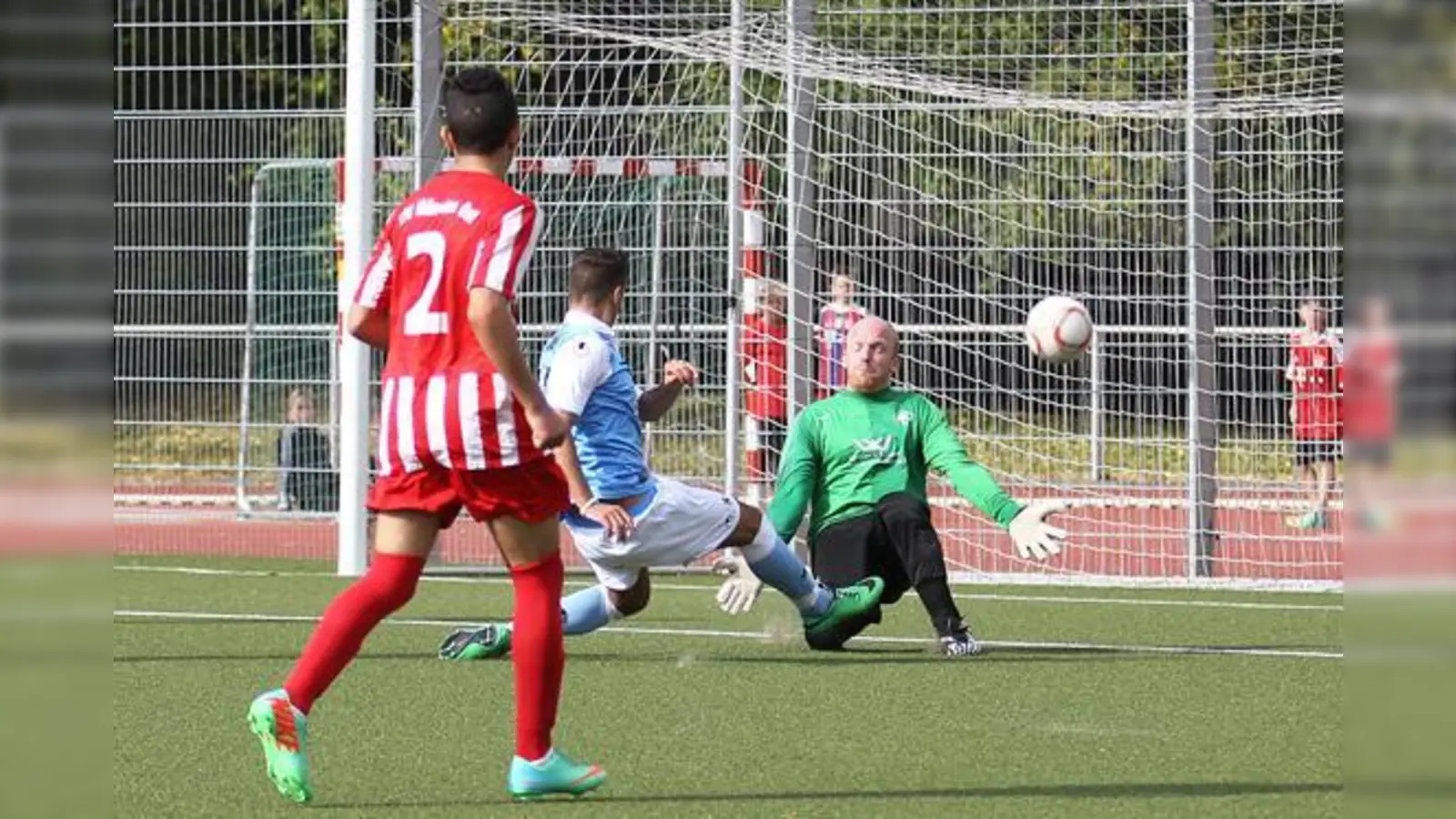 Pech am Stiefel: Altin Kolgeci bei einer von sechs Großchancen für die Amateur-Löwen.  (Foto: A. Wild)