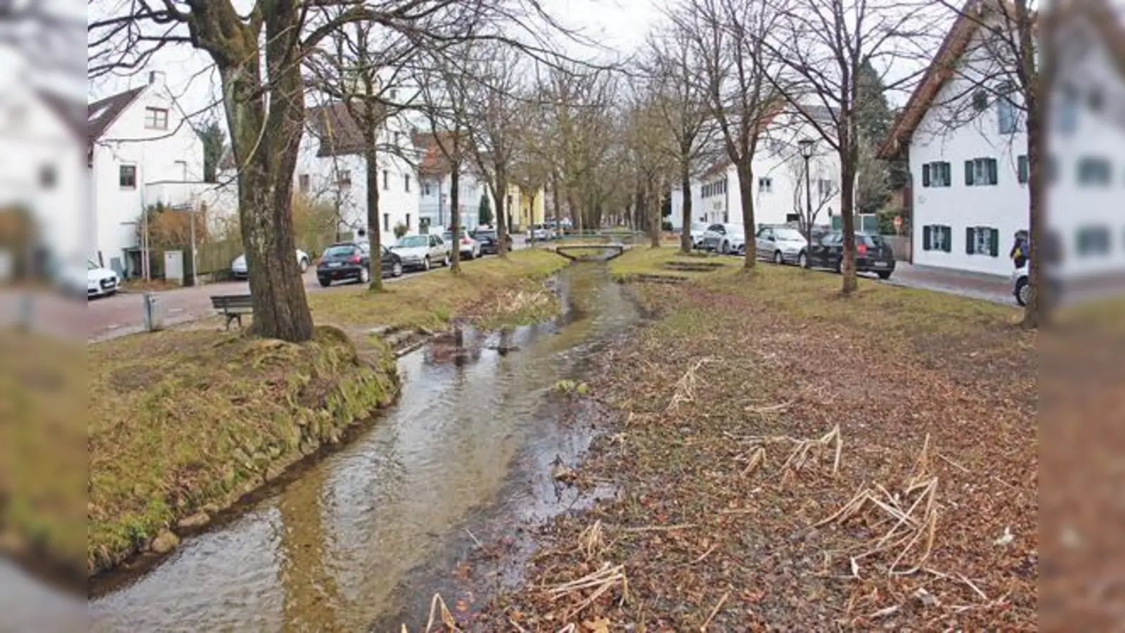 Der Hachinger Bach, hier in seinem Abschnitt am Pfanzeltplatz in Perlach, ist schon öfters über die kleinen Ufer  getreten 	 (Foto: RedRP)