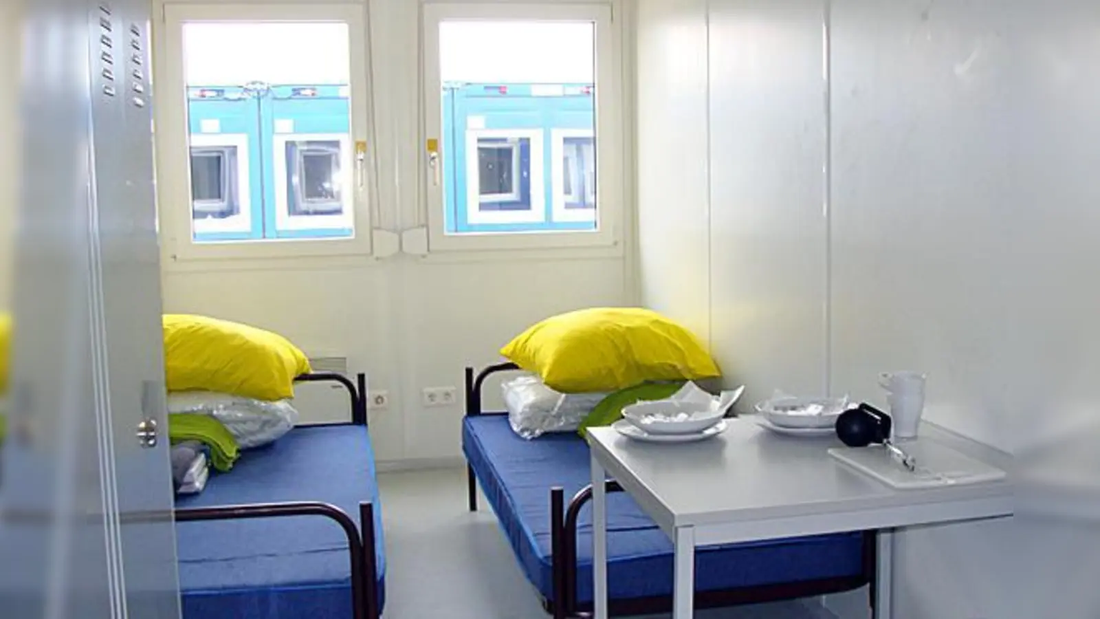 Hauptsache ein Dach über dem Kopf: Die Flüchtlingsunterkunft in Garching bietet Platz für 100 Menschen.  (Foto: Pressestelle Landratsamt München)