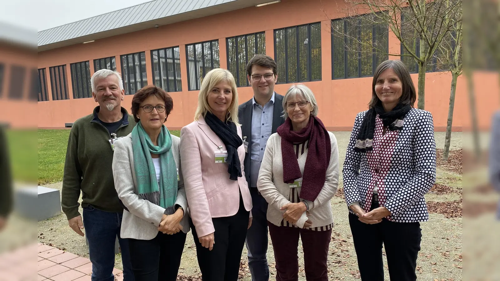 Arno Seidel, Dr. Anneliese Mayer, Ulrike Scharf, MdL, Johannes Becher, MdL, Angelika Herrmann und Chefärztin Verena Klein (von links). (Foto: Nina Hieronymus)