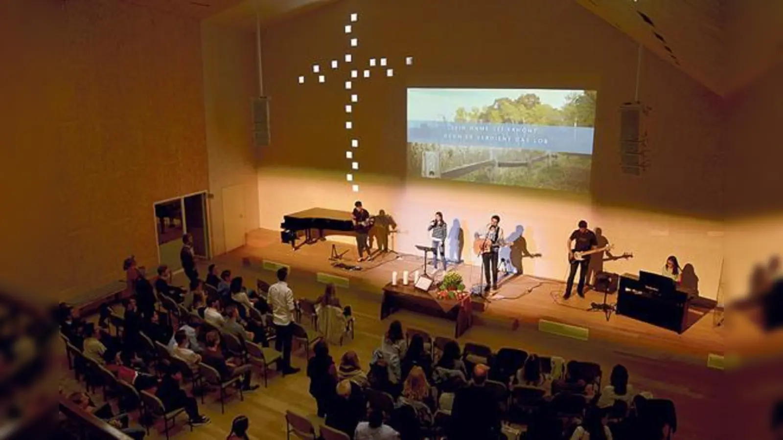 Die von Jugendlichen und jungen Erwachsenen gestalteten Gottesdienste stehen allen Besuchern offen.	 (Foto: VA)