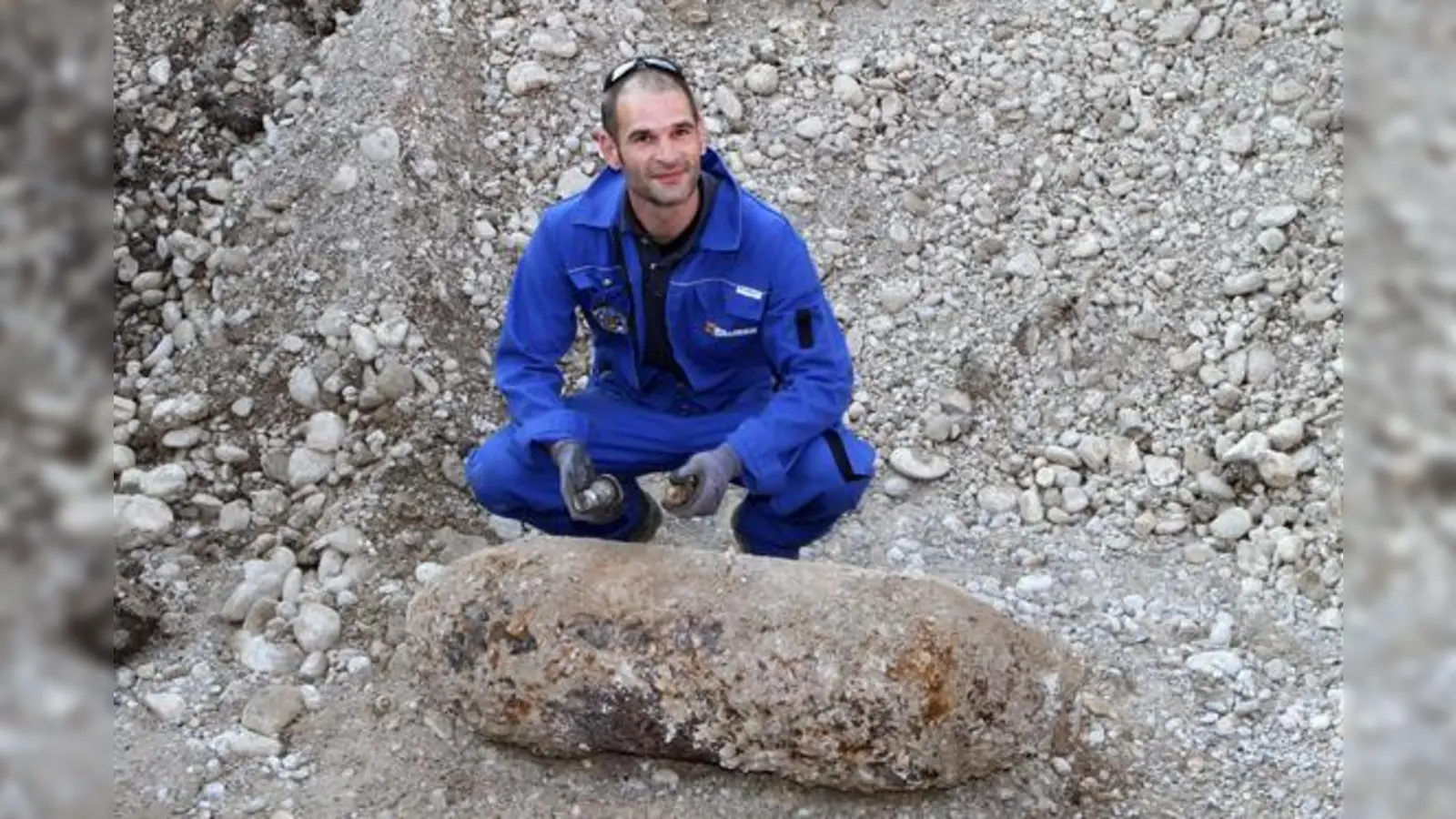 Sprengmeister Martin Tietjen nach der erfolgreichen Entschärfung der Bombe.  (Foto: A. Wild)