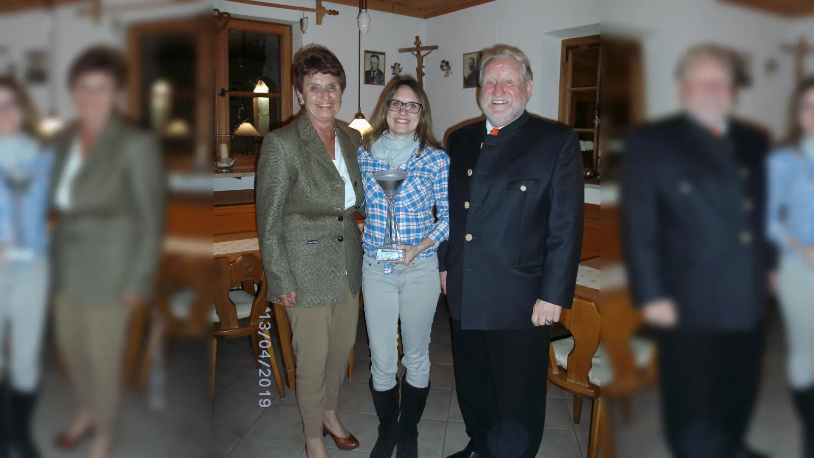 Die strahlende Siegerin Monika Mooser (mitte). (Foto: Privat)