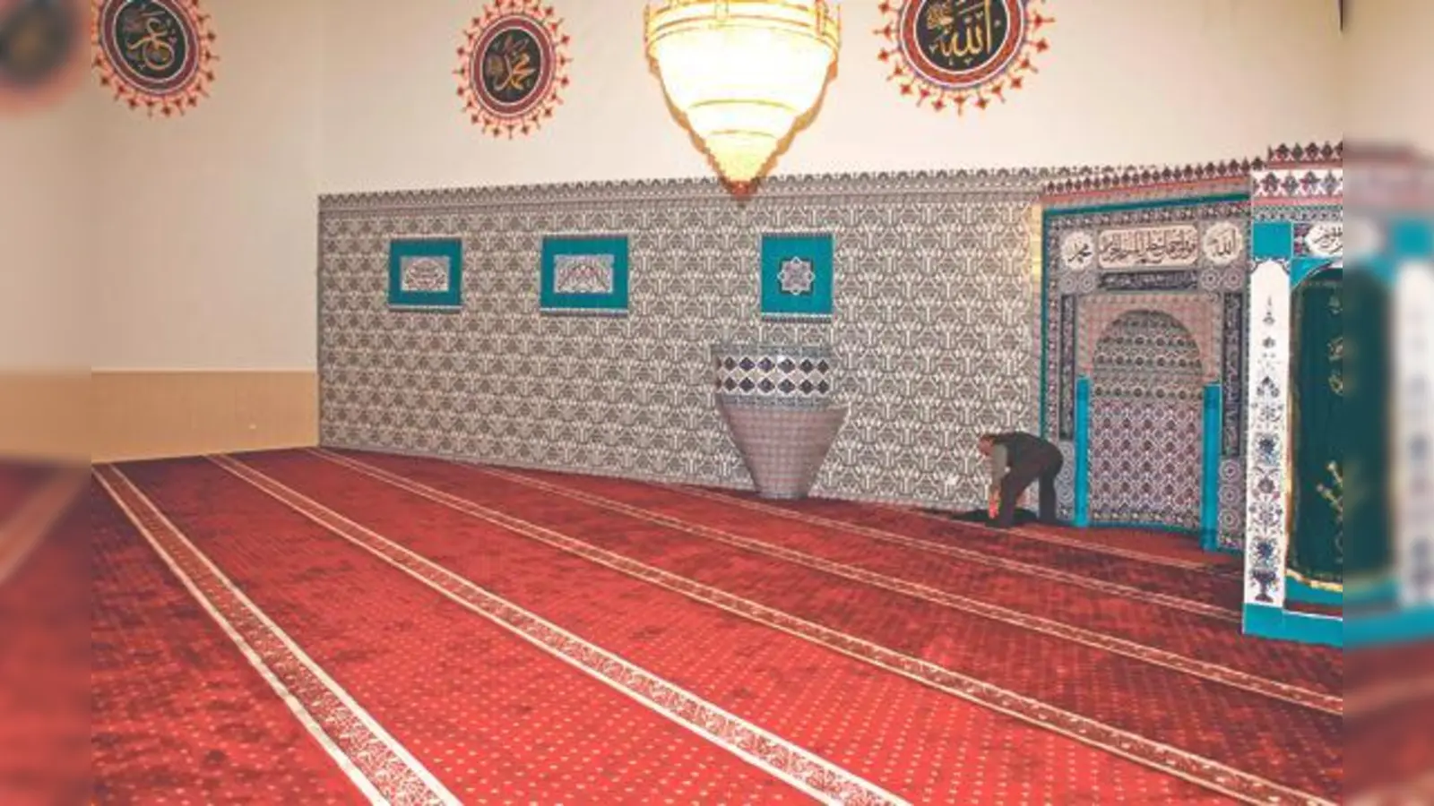Die neu eingerichtete Moschee im Saal des ehemaligen Stadttheaters ist jetzt fertig. Ende des Monats oder Anfang März soll das Einweihungsfest stattfinden. 	 (Foto: kw)