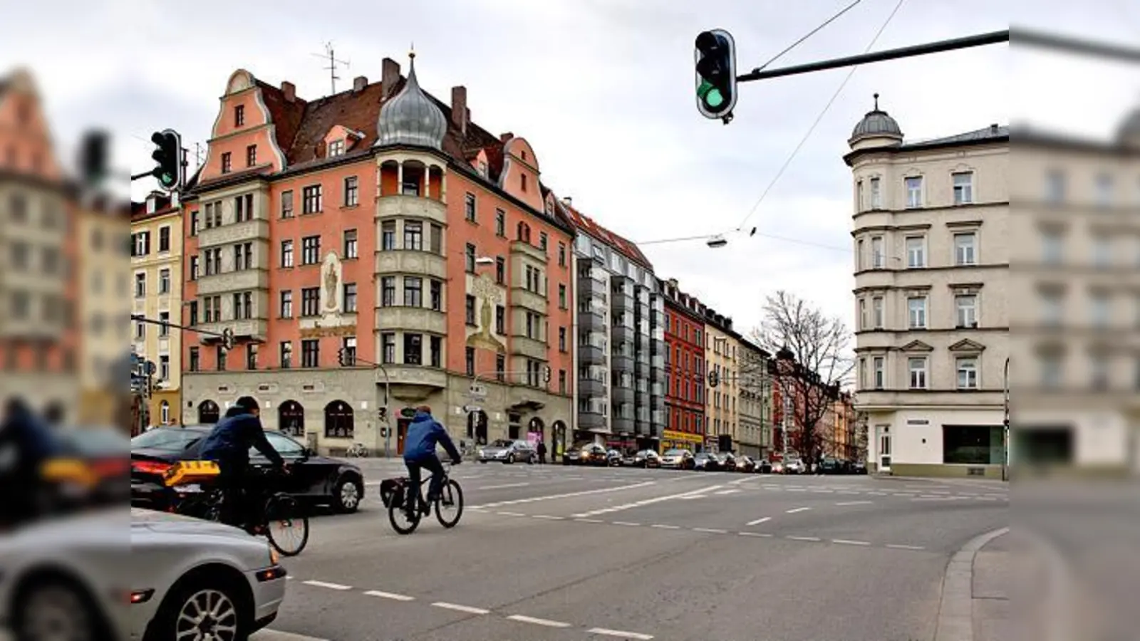 Der Radweg in der Rosenheimer Straße war letztes Jahr das Hauptthema der Bürgerversammlung  viele Fragen sind indes noch immer nicht geklärt.	 (Foto: js)