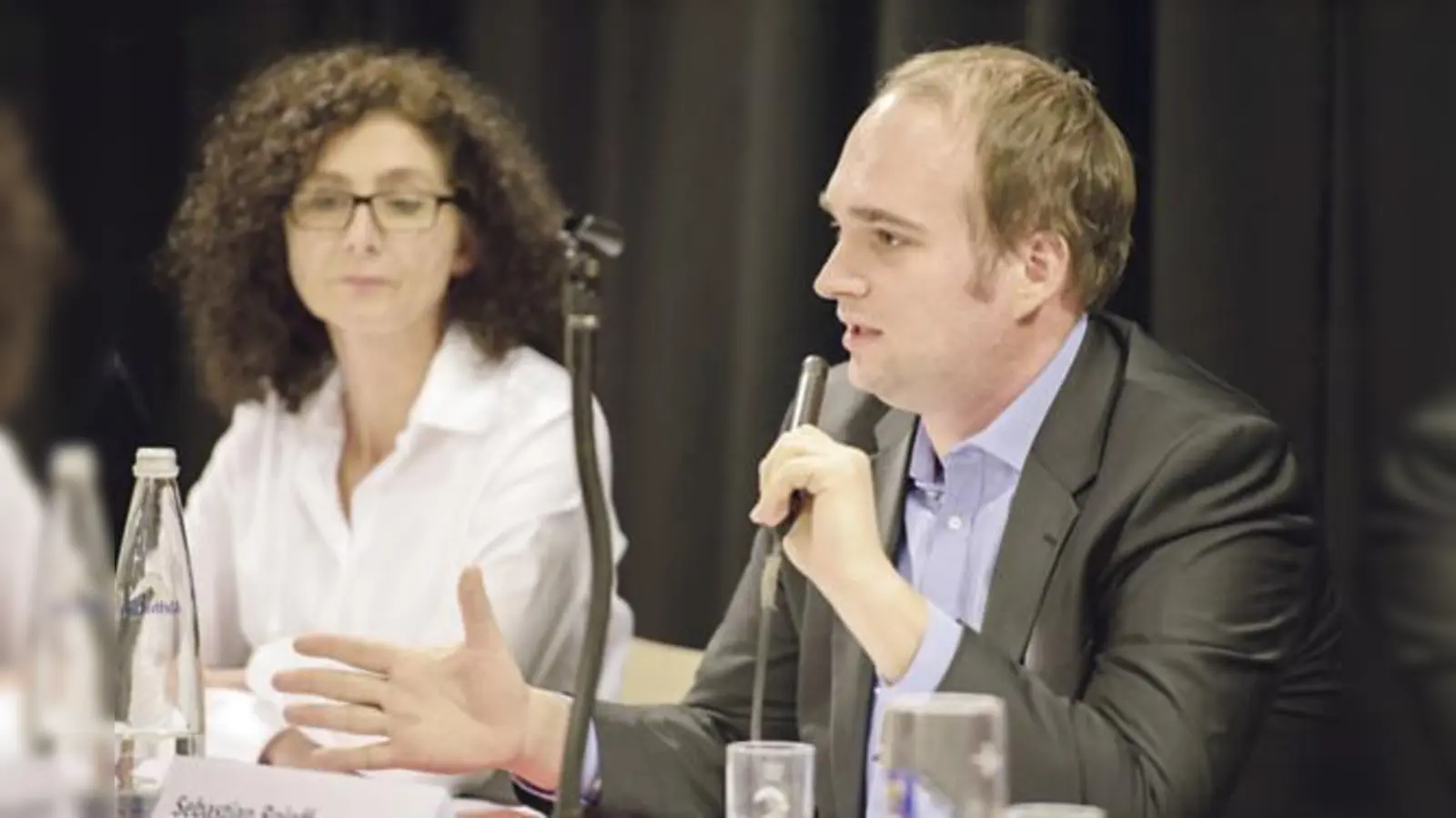 SPD-Bundestagskandidat Sebastian Roloff fand klare Worte zum neuen US-Präsidenten.	 (Foto: Robert Köster)