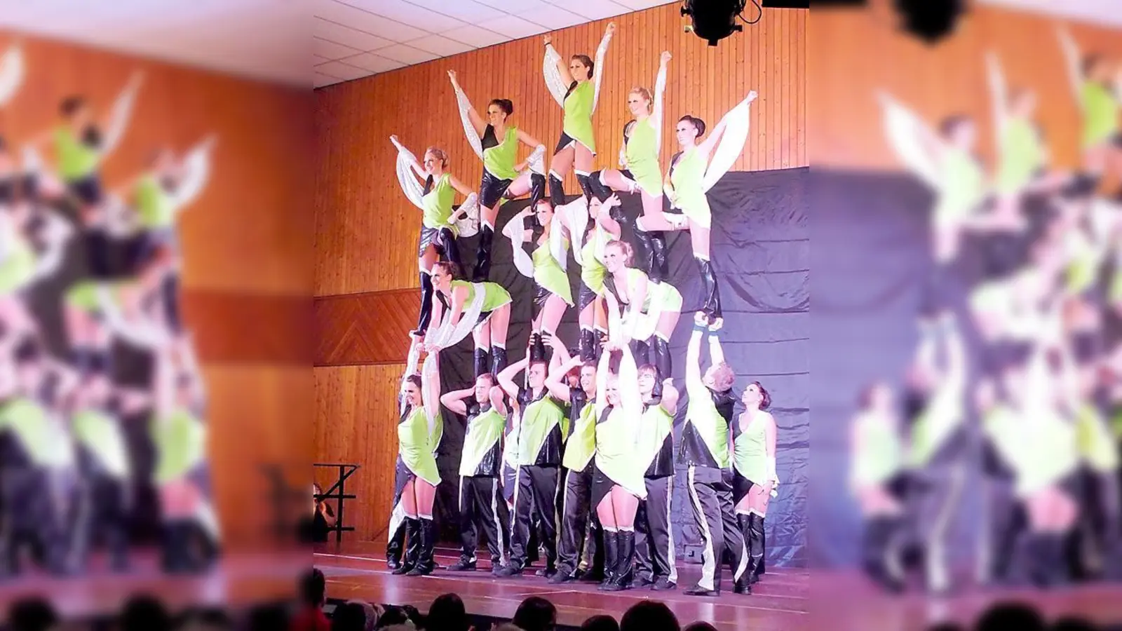 Die Showtanzformation Dance United in Wartenberg präsentierte ihr Progrmam für 2013	  (Foto: sy)