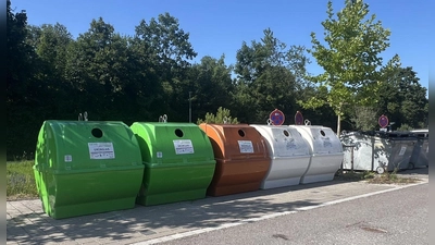 Die Glas- und Papiercontainer stehen bis Ende 2027 in der Pommernstraße.  (Foto: Gemeinde Eching)