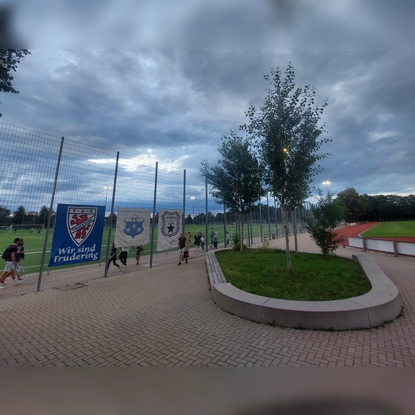 Auf der Bezirkssportanlage Feldbergstraße kämpft der TSV Trudering um den Aufstieg in die Bezirksliga. Die besten Chancen hat aber der FC Phönix München. (Archivbild: bas)