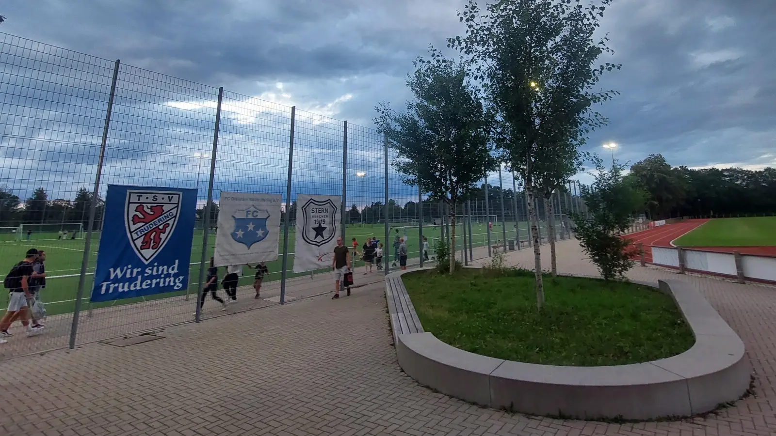 Auf der Bezirkssportanlage Feldbergstraße kämpft der TSV Trudering um den Aufstieg in die Bezirksliga. Die besten Chancen hat aber der FC Phönix München. (Archivbild: bas)