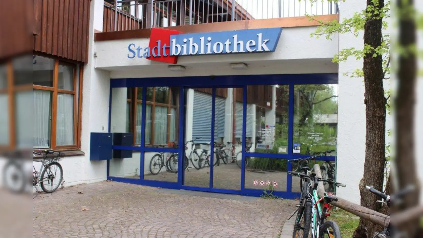 Alle Stadtbibliotheken - hier die in Allach-Untermenzing - bleiben zu. (Foto: sb)
