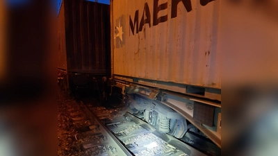 Ein entgleister Güterzug hat am Umschlagbahnhof Riem einen immensen Sachschaden verursacht. (Foto: Bundespolizei)