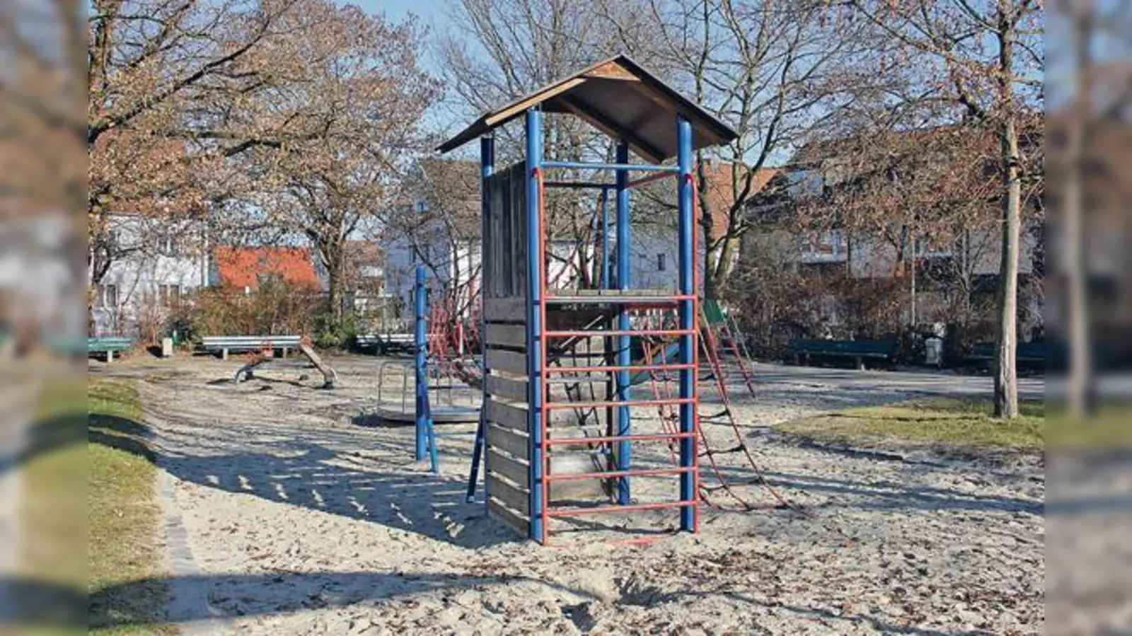 Der Spielplatz auf dem Leidinger Platz hat für die Kleinsten viel zu bieten. Spielgeräte für größere Kinder wären aber auch wünschenswert.	 (Foto: Katja Brenner)
