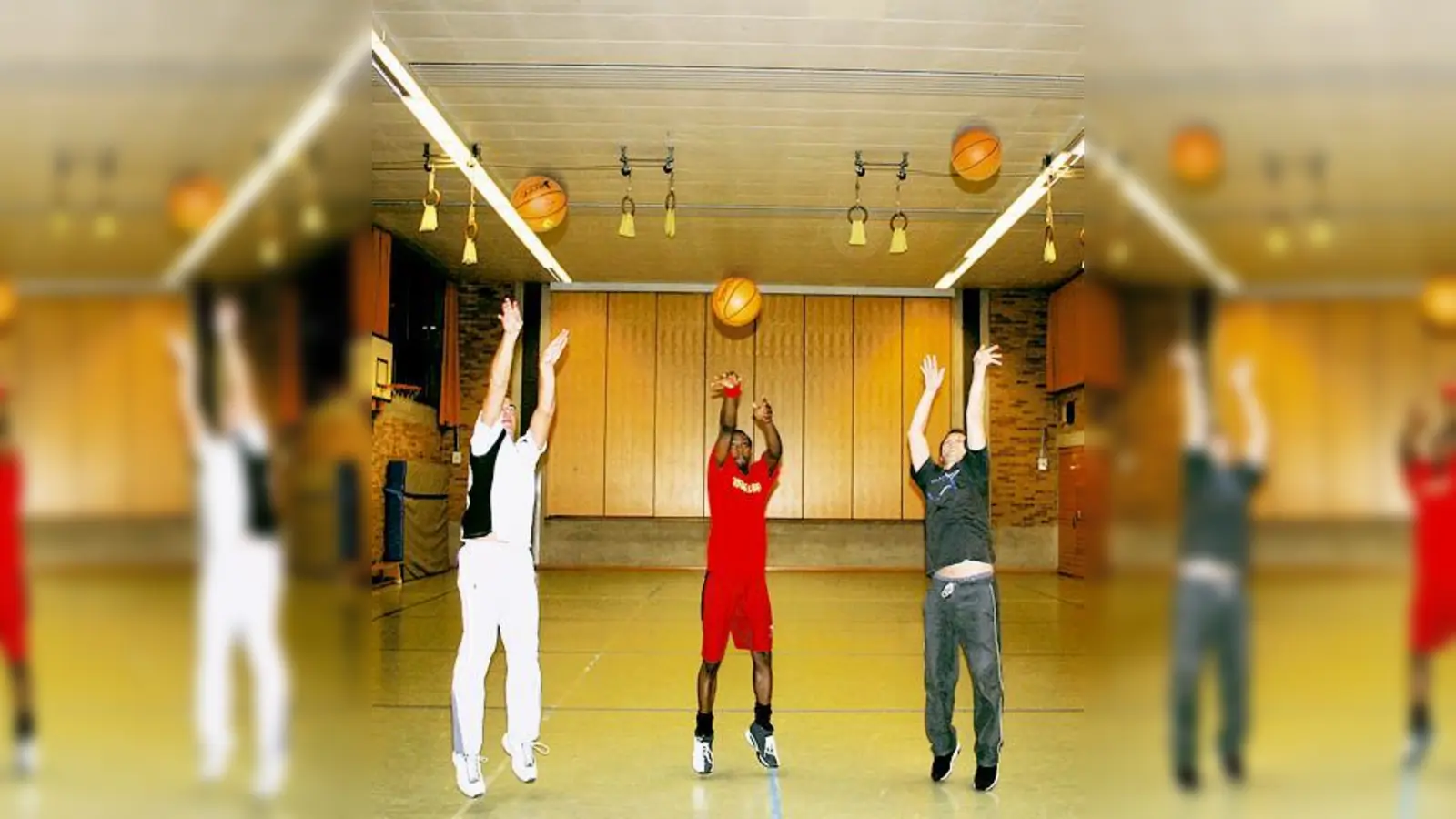 Freitags von 22.00 bis 24.00 Uhr ist in der Perlacher Schule Basketball angesagt.  (Foto: wei)