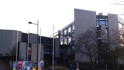 Die Gemeinde Unterföhring - hier das Rathaus - lobt wieder einen Inklusionspreis aus. (Foto: bas)