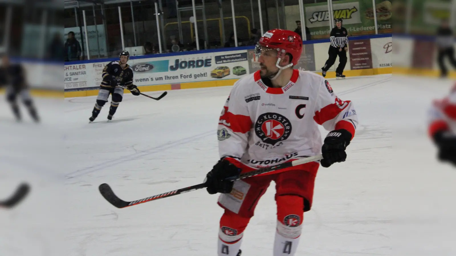 Abwehrspieler Bernd Rische wird weiterhin das "C" als Spielführer auf der Brust tragen. (Foto: smg)