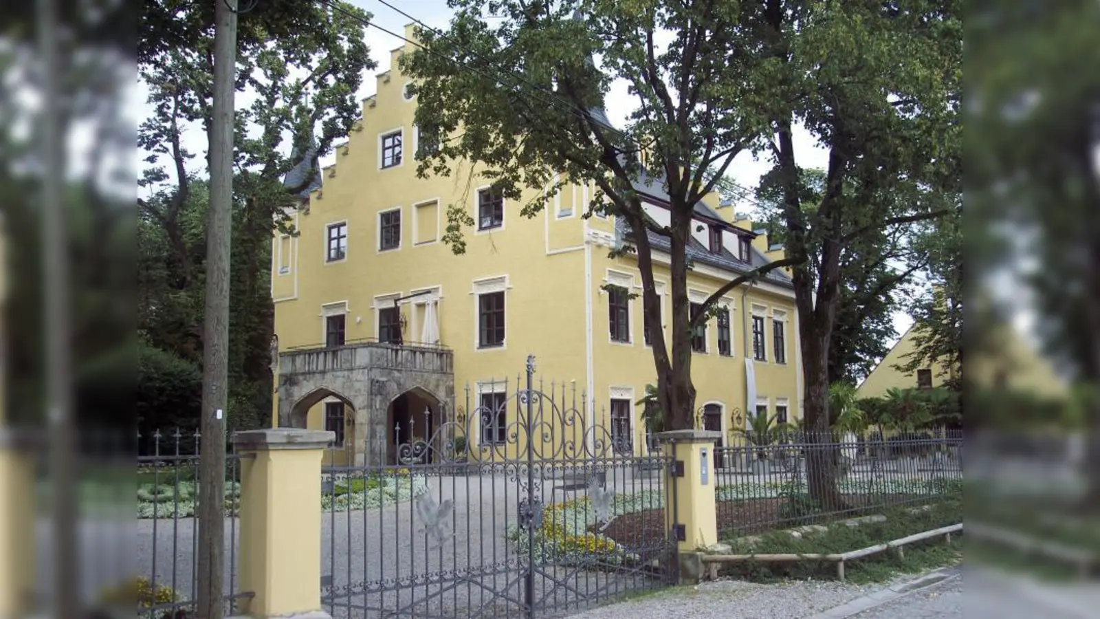 Das Schloss Freiham ist mehr als repräsentative Firmenzentrale: Hier finden inzwischen in regelmäßigen Abständen Konzertveranstaltungen statt. (Foto: Archiv)