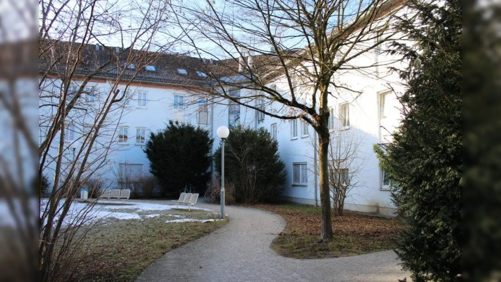 Ein Anrainer hat sich beim Bezirksausschuss Allach-Untermenzing (BA 23) über den angeblich schlechten Zustand der GEWOFAG-Wohnanlage an der Peter-Winter-Straße beklagt. (Foto: sb)