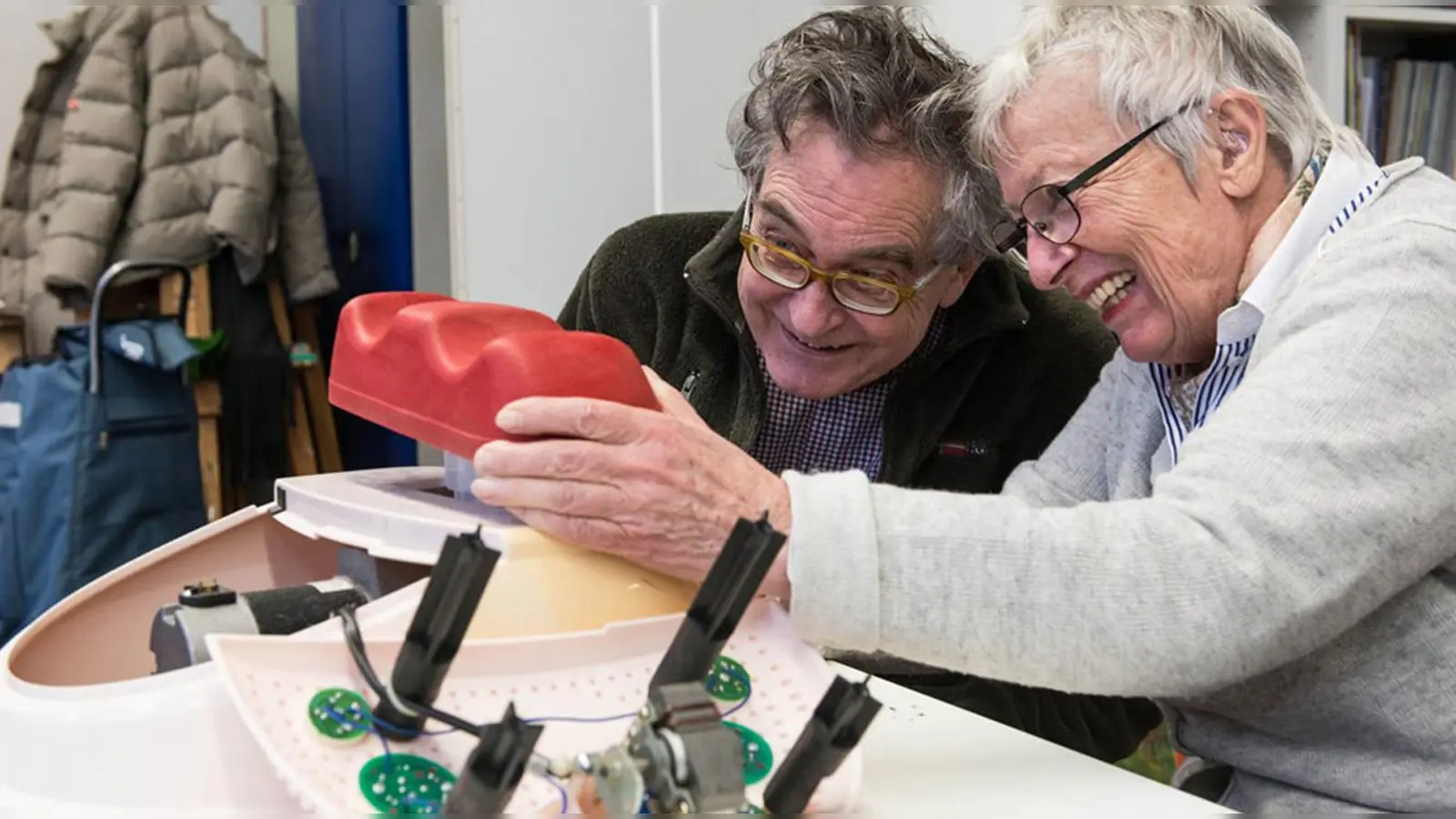 Reparieren schont Ressourcen und bringt die Menschen einander näher. (Foto: © Ekkehard Winkler)