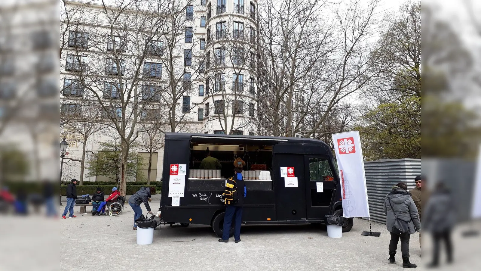 Die „Foodtrucks“ sorgen dafür, dass niemand in Münchner hungern muss. (Foto: Caritas München)