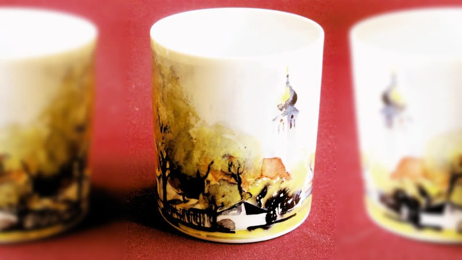 Das Ramersdorfer Kaffeehaferl mit dem Bild der Kirche von Heidi Eppinger. 	 (Foto: Angela Boschert)