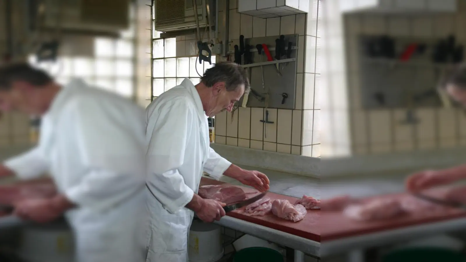 Einst und jetzt: Anton Pfaffender bei der Arbeit heute... (Foto: ET)