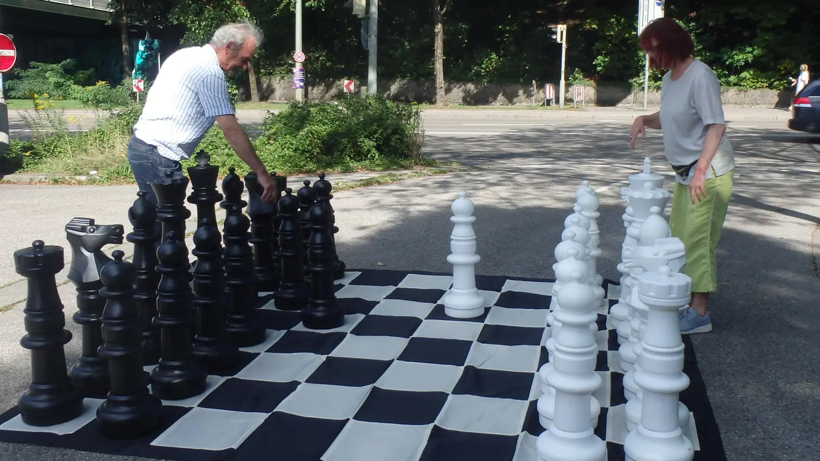 Am Halt 58 gibt es ein neues Freiluftschach, das auf Schachbegeisterte wartet. (Foto: BI "Mehr Platz zum Leben")