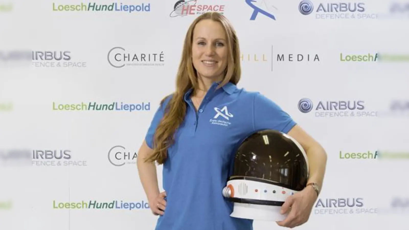 Susanne Peters ist bereit für den Flug ins All. Sie ist eine von sechs Kandidatinnen, von denen wiederum zwei für einen Forschungsflug ausgewählt werden.	 (Foto: © Juliana Socher)