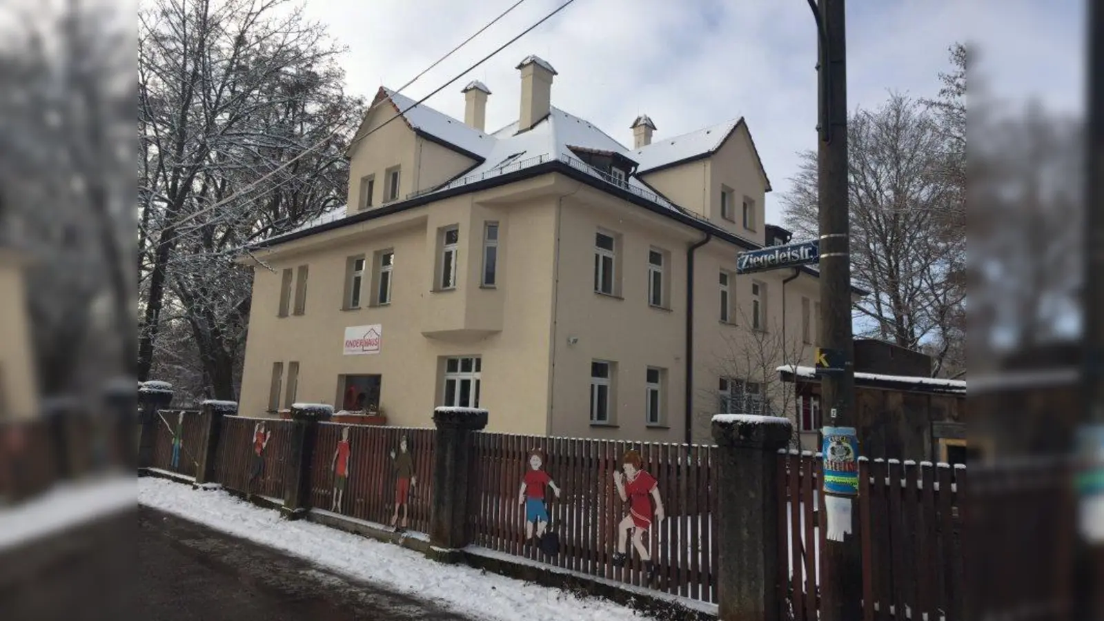 Das Kinderhaus Lochhausen ist in einem ehemaligen Ziegeleigebäude untergebracht. Vor sieben Jahren ist es generalsaniert worden. (Foto: Umseher)
