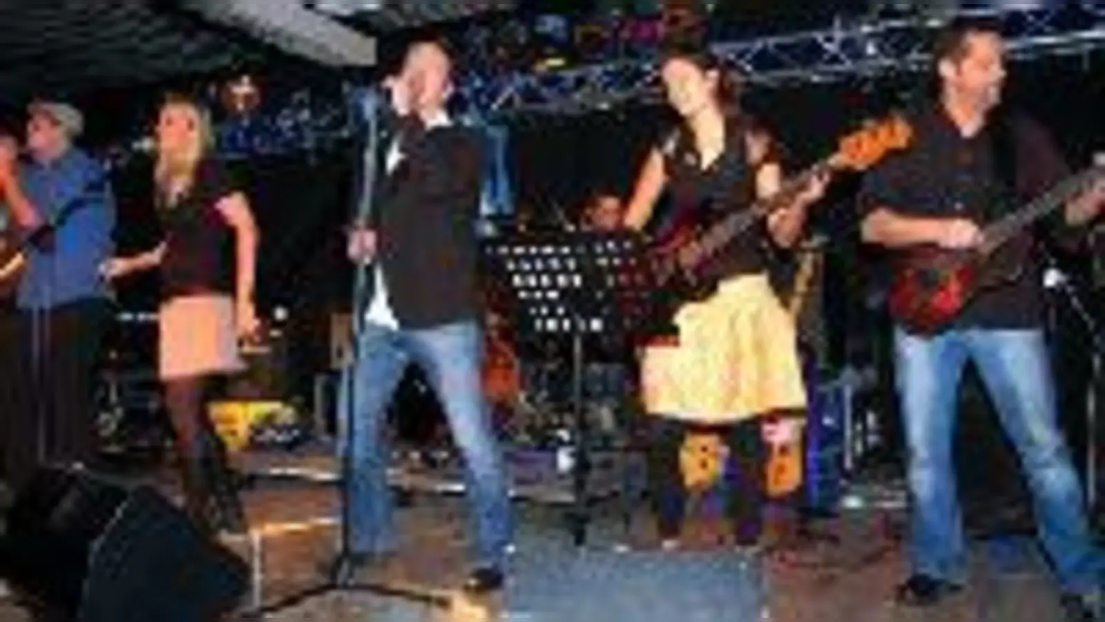 Dieser Auftritt bedeutete für die Band des Gleis-1-Teams ganz bestimmt nicht das »Abstellgleis«.	  (Foto: ba)