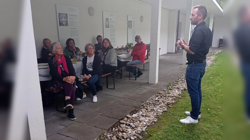 Geschäftsführer Dominik Grimm (rechts) dankte den Ehrenamtlichen der Diakonie. (Foto: privat)