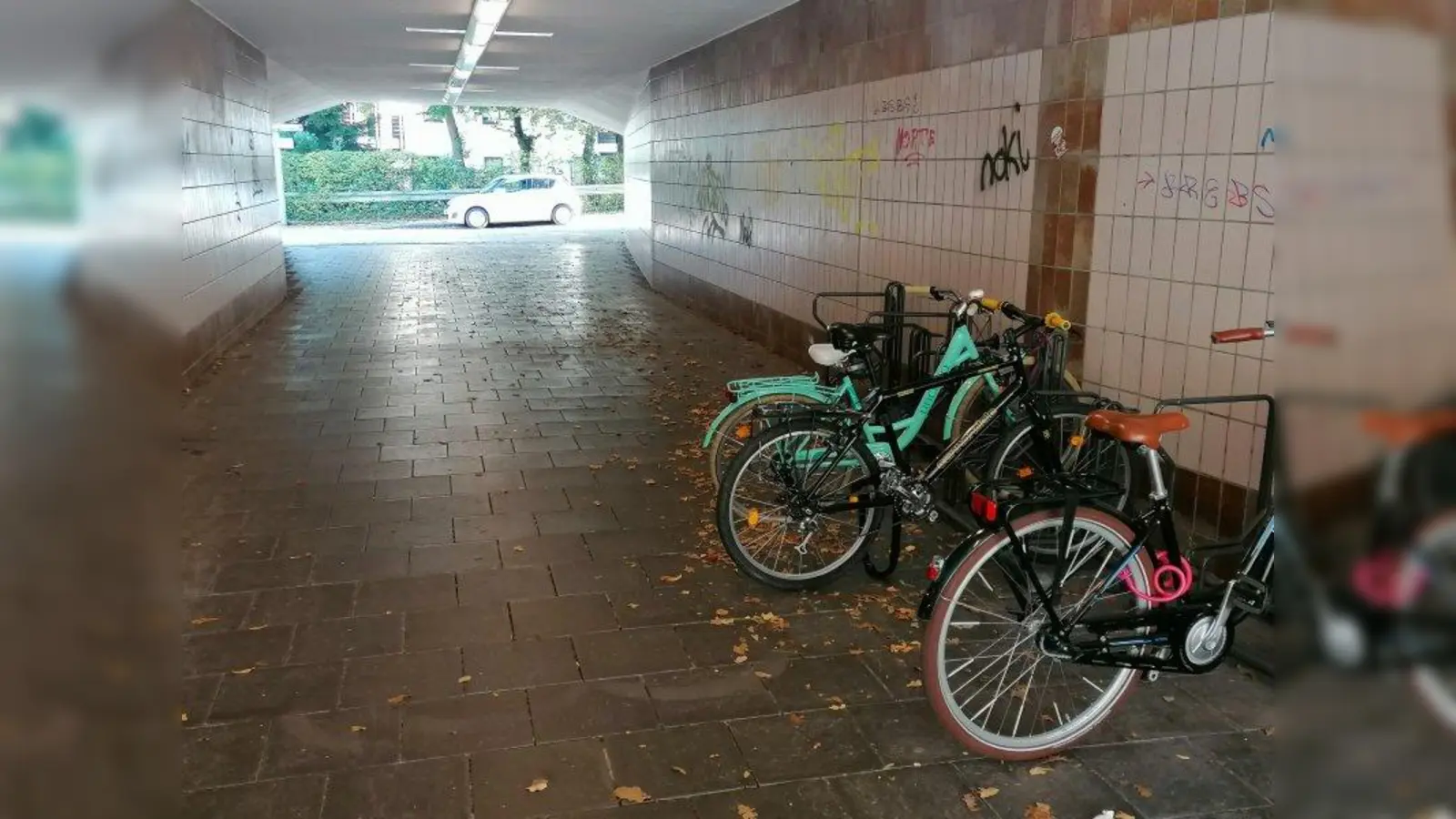 Die Unterführung zur S-Bahn ist kein Radweg mehr. (Foto: job)