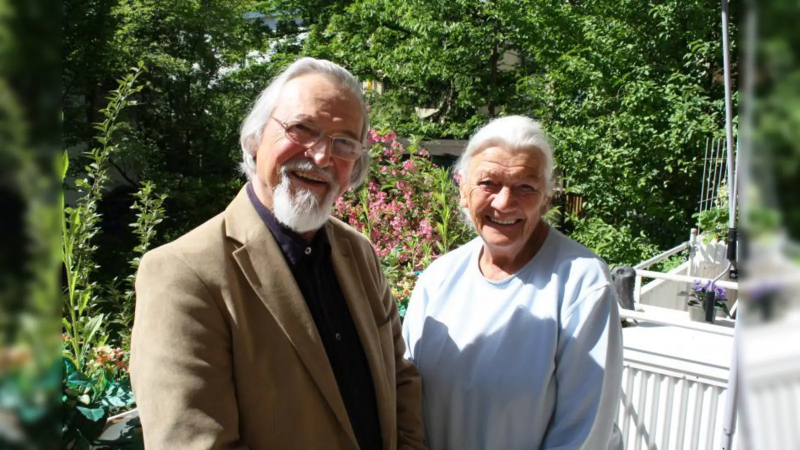 Frisch vermählt: Der 88-jährige Günter Mellinghaus und seine 87-jährige Frau, die Malerin Gisela Dabbert. (Foto: sb)