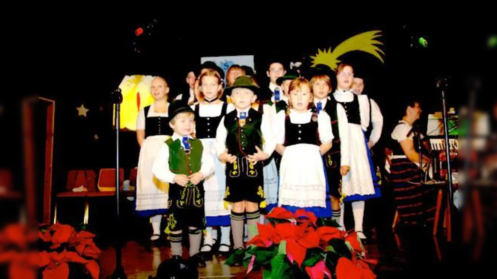 Gespannt warteten die kleinen Trachtler am 2. Dezember auf den Nikolaus.	 (Foto: Verein)