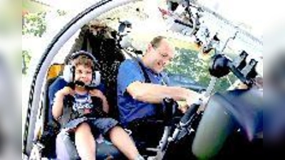 Auch die jüngsten Kinder stiegen begeistert ein bei so erfahrenen Piloten wie Norbert Schertler. 	 (Foto: bb)