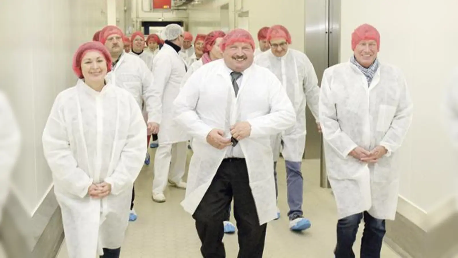 Vaterstettens Bürgermeister Georg Reitsberger  (mitte) und seine Gemeinderatskollegen zeigten sich beeindruckt.	 (Foto: VA)