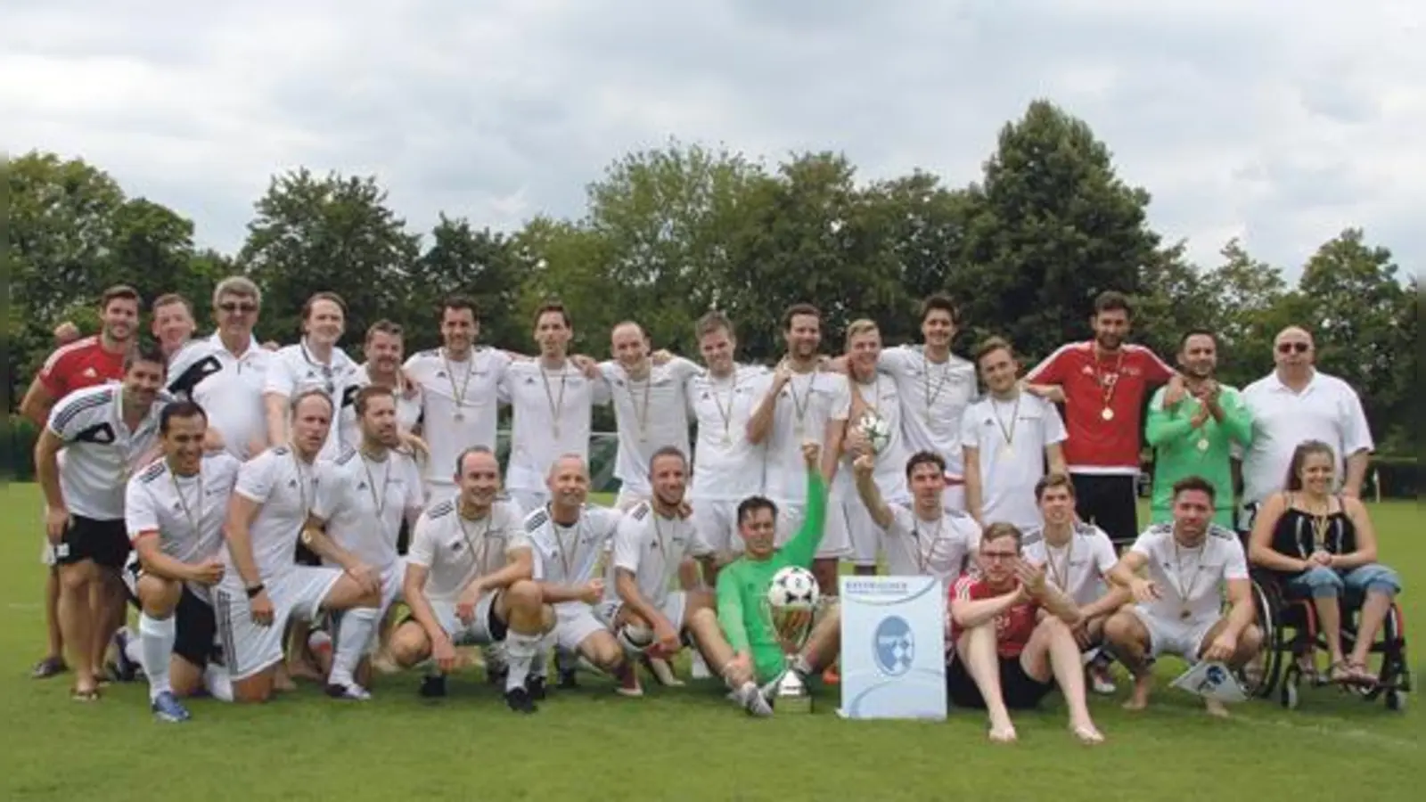 Pokalsieger im Münchner Firmen- und Behördenfußball: der SC Bayerische Landesbank München  LBS Bayern.	 (Foto: BFV)