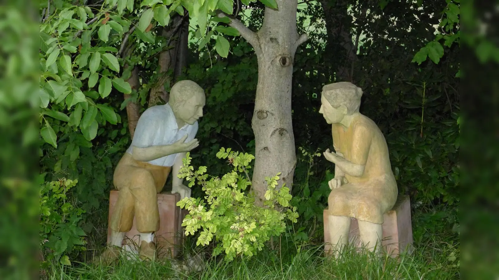 Kleiner Plausch im Grünen gefällig? (Foto: Garteninsel Pähl)