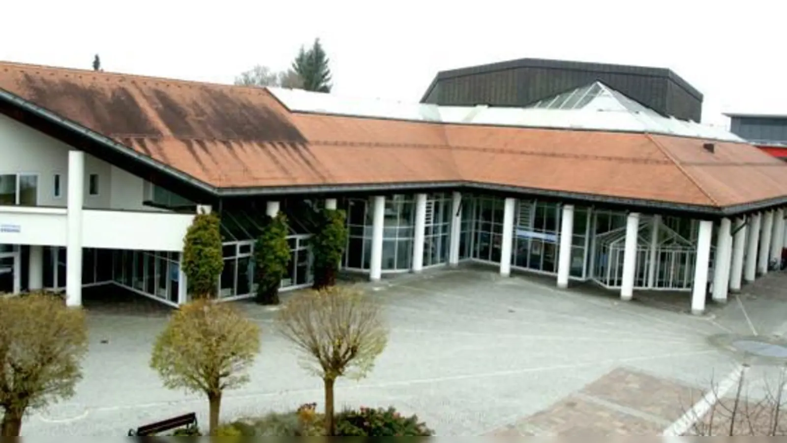 Mitte der 80er war die Stadthalle ein absolutes Vorzeigeobjekt, nach 27 Jahren fehlt es an  allen Ecken und Enden.	 (Foto: bb)