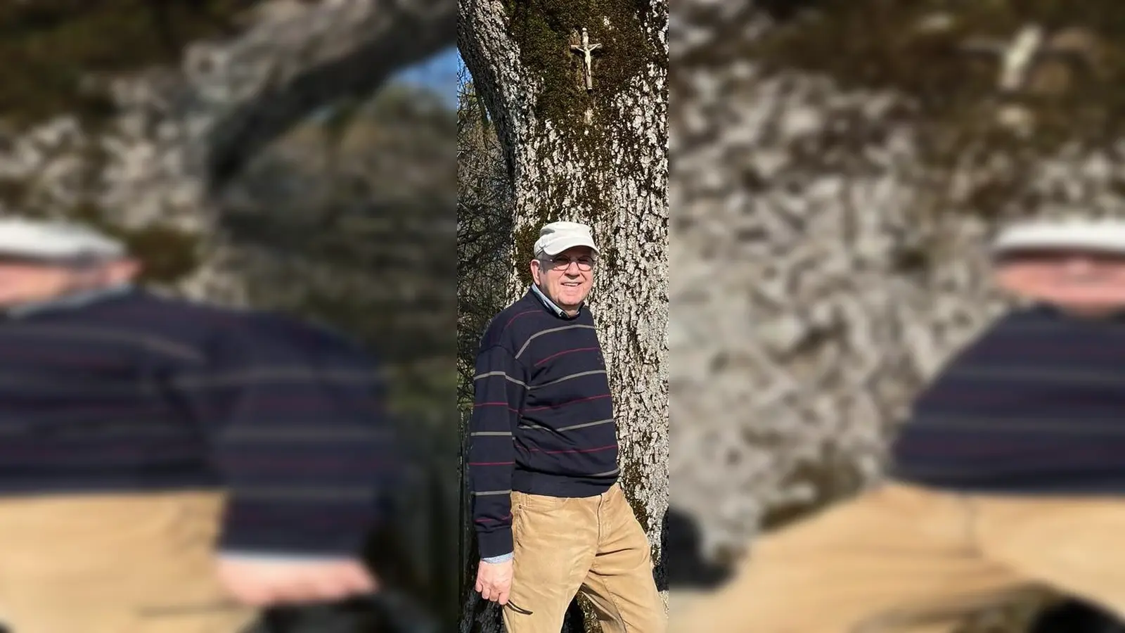 Hermann Vogel hat wieder ein Baumkreuz am Kloster angebracht. (Foto: pr)