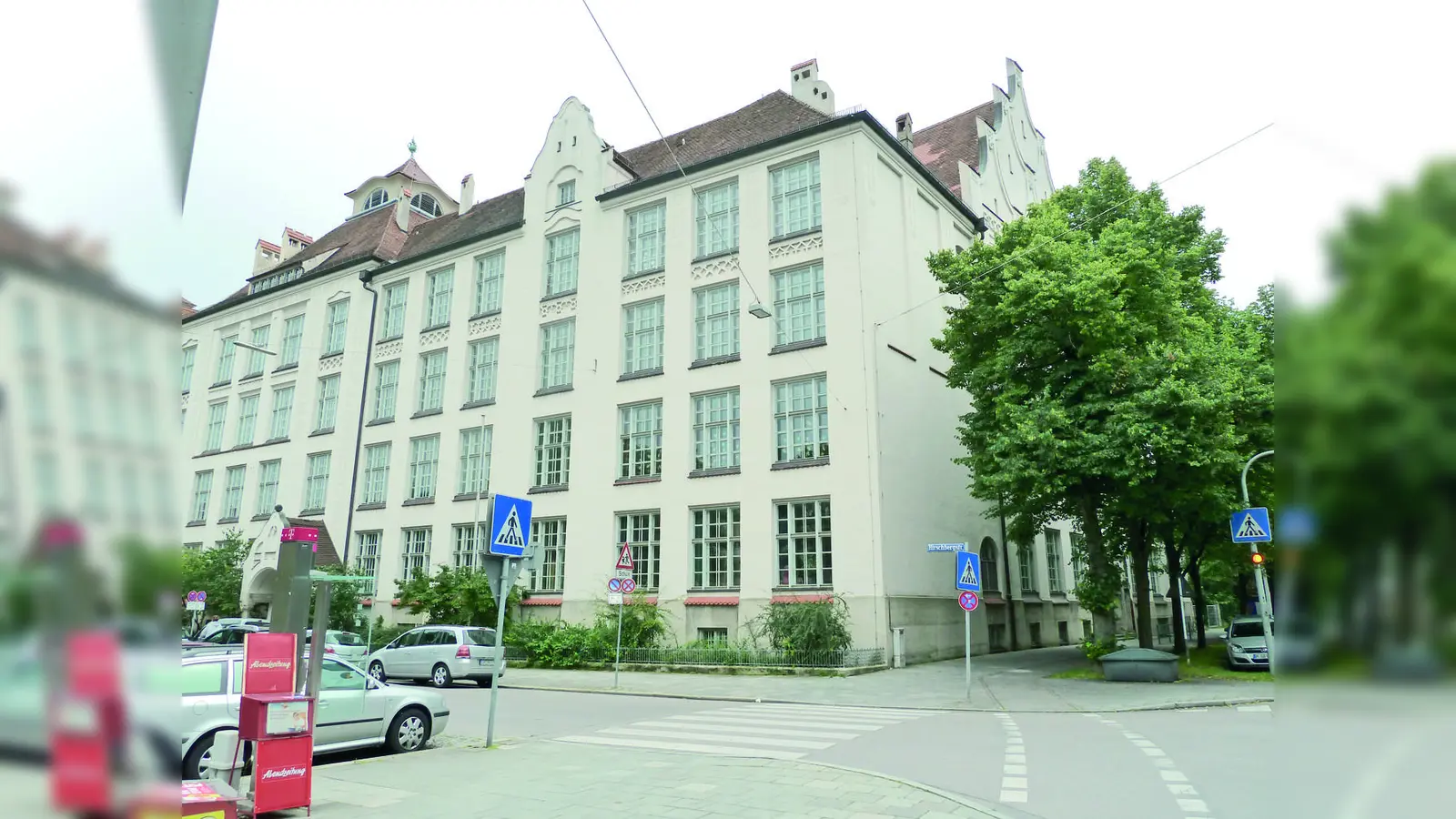 Der Bezirksausschuss wünschte sich mehr Schulwegsicherheit für die Grundschüler aus der Hirschbergstraße und setzte sich für Tempo 30 ein. (Archivbild: sb)