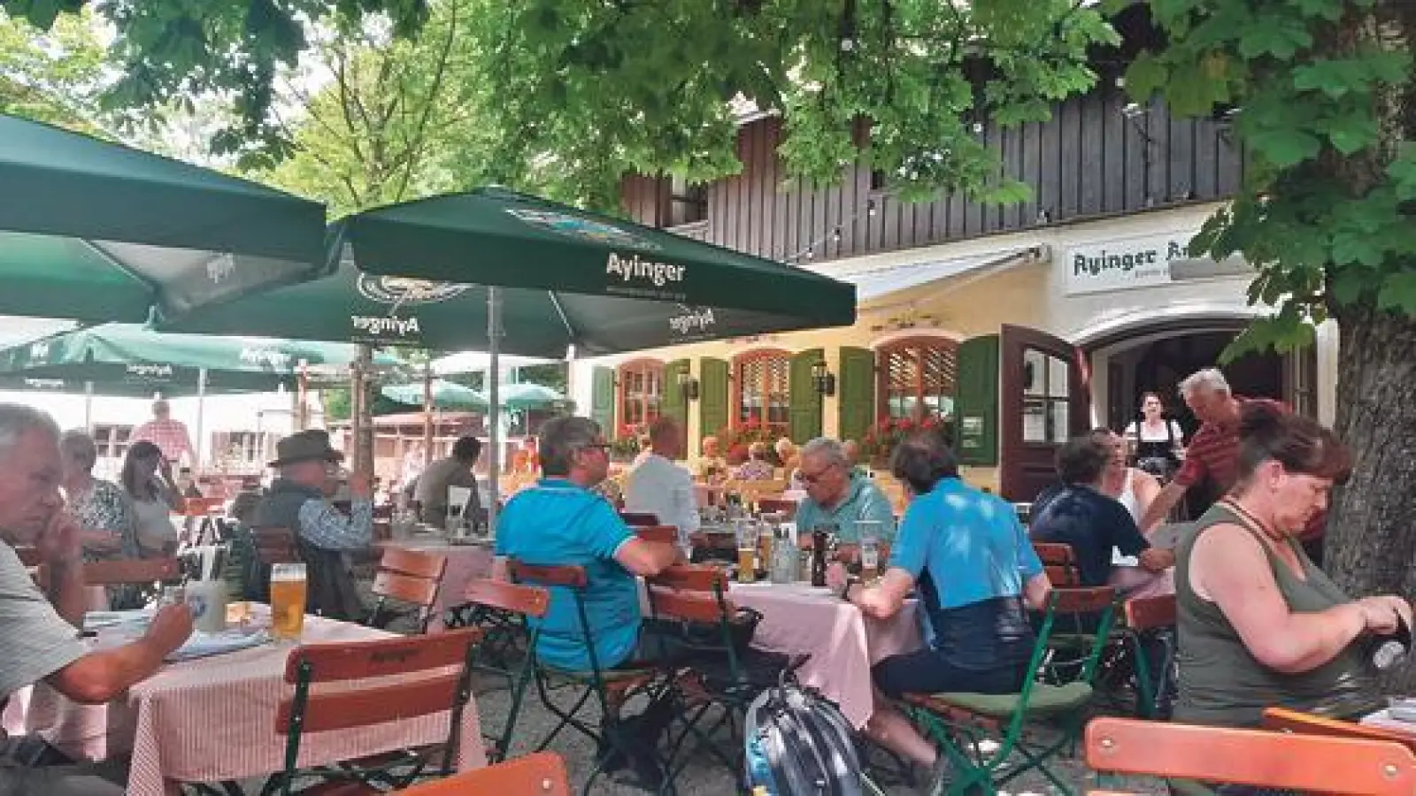 Das Ayinger Bräustüberl lockt in den Landkreissüden.  (Foto: Stefan Dohl)