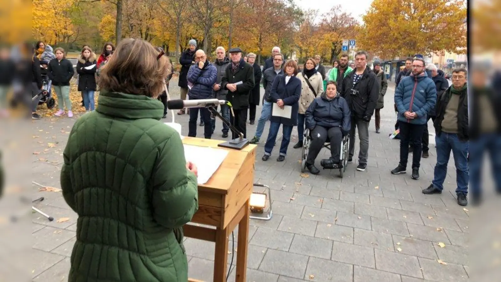 Der Bezirksausschuss Schwanthalerhöhe will so wie zuletzt im November 2018 an jüdische Nachbarn erinnern, die Opfer des Nationalsozialismus wurden. Für die Gedenkveranstaltung werden Bürger gesucht, die Namen verlesen möchten. (Foto: BA/ Daniel Günthör)